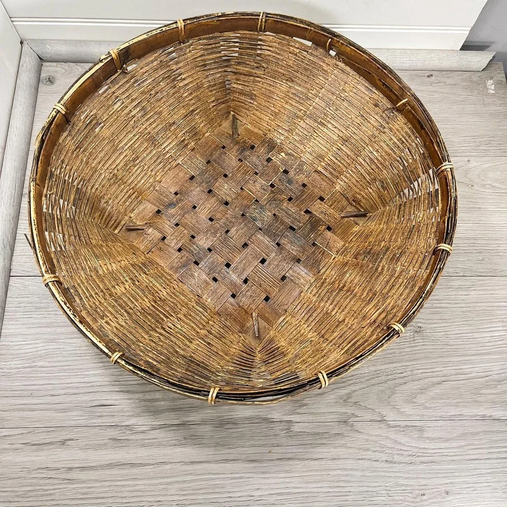 Antique Handwoven Wicker Basket: Farmhouse Decor, 16-inch Round